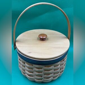 2001 Longaberger Collectors Club Sewing Circle Basket